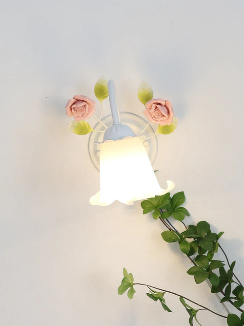 Modern floral wall light for warm decorative lighting - vue 6 sur 8
