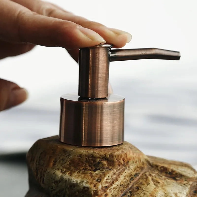 Realistic Ceramic Soap Dispenser - Stone-Like Hand Sanitizer Bottle with Pump, Luxury Shampoo and Shower Gel Refill Bottle - vue 3 sur 8