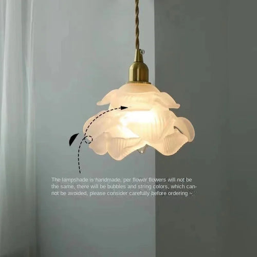 Retro brass and glass petal pendant light for interior decoration - vue 6 sur 10