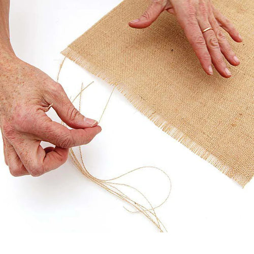 Rustic jute table runner with tassels - vue 3 sur 6