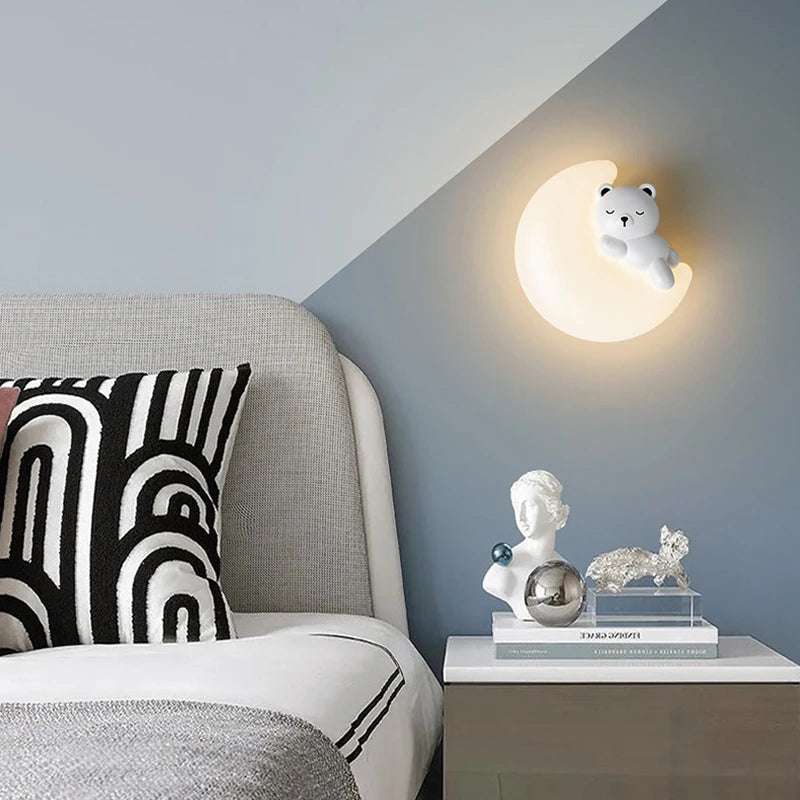 Modern minimalist LED wall light with star, moon, bear and bunny - vue 5 sur 10