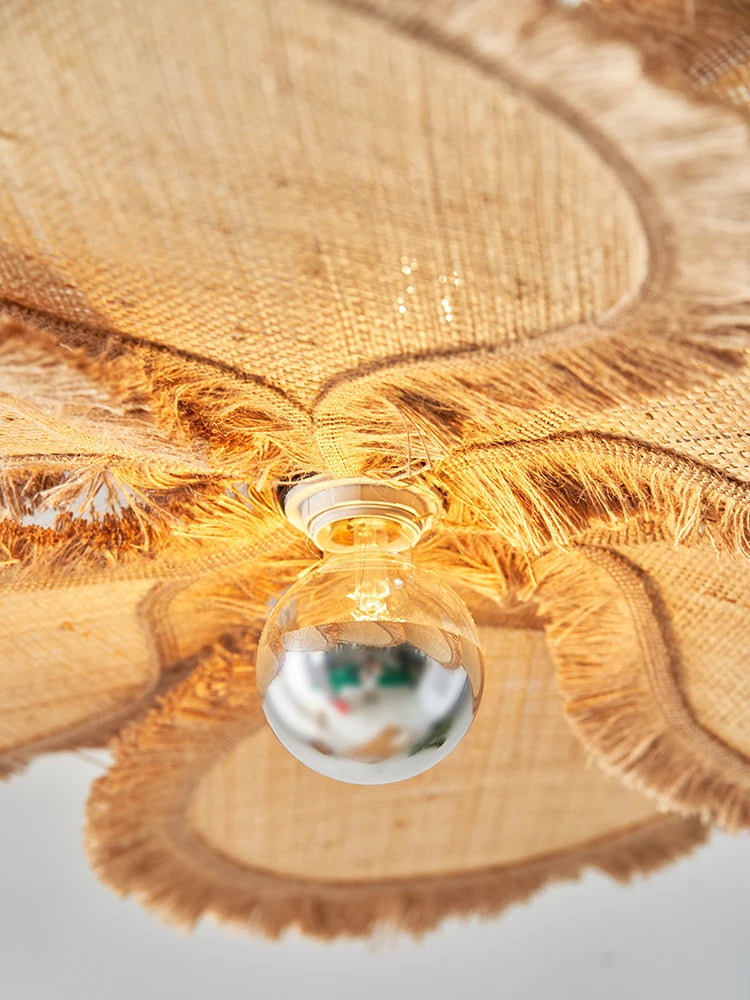 Artistic petal pendant light with woven flower design - vue 4 sur 8
