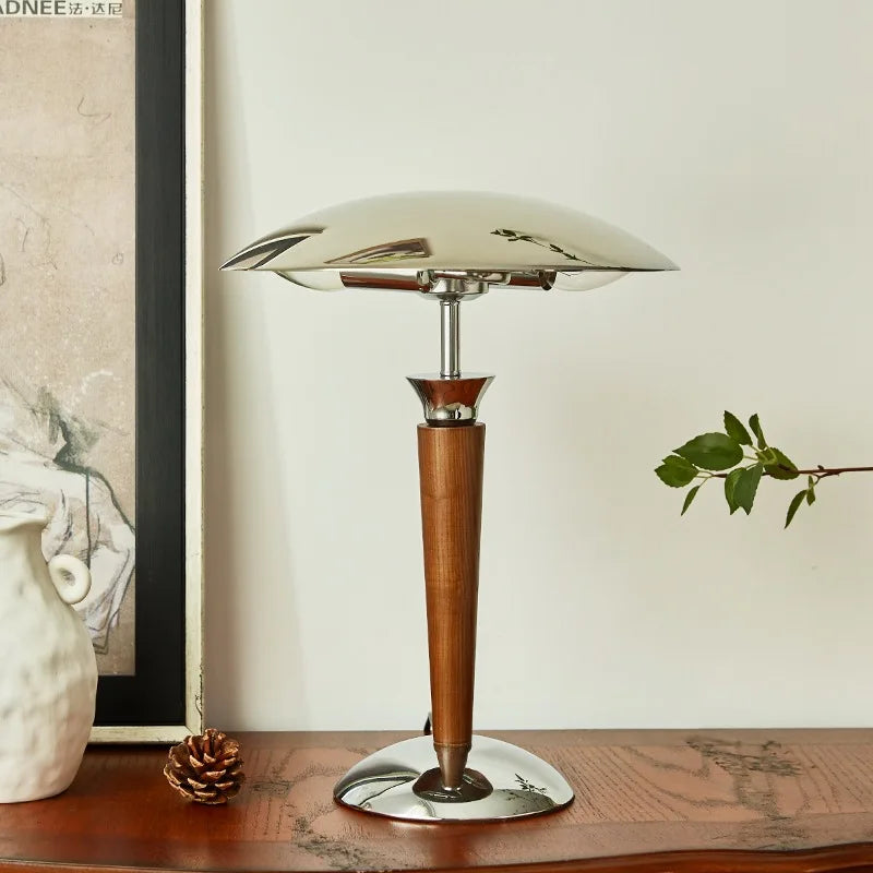 Nordic wooden desk lamp with chrome shade - vue 7 sur 7