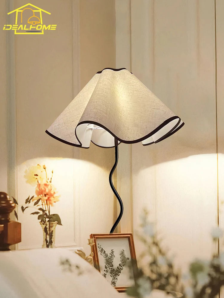 Modern floor lamp with nordic floral fabric shade - vue 5 sur 7