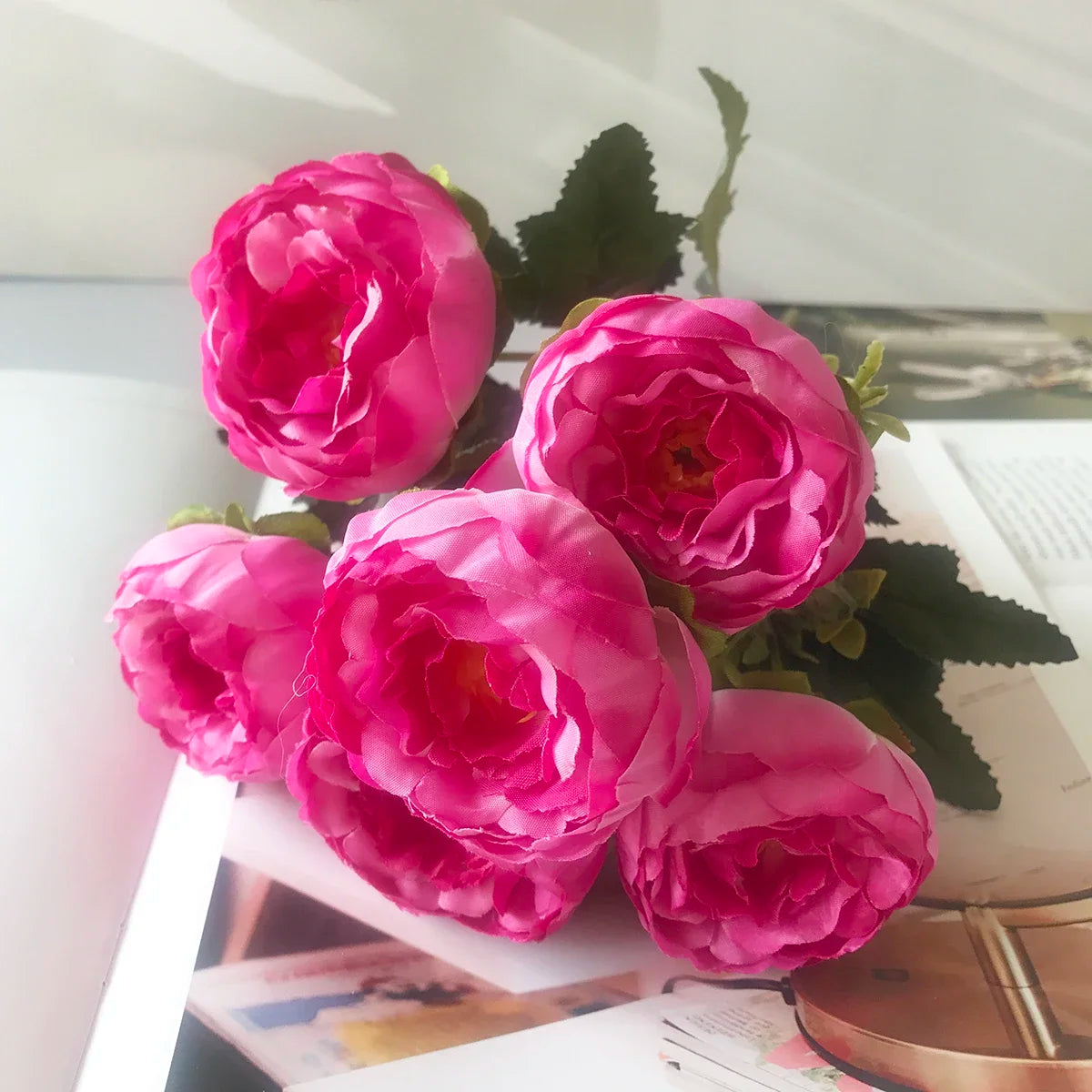 Small artificial flower bouquet for spring decoration and weddings - vue 15 sur 37