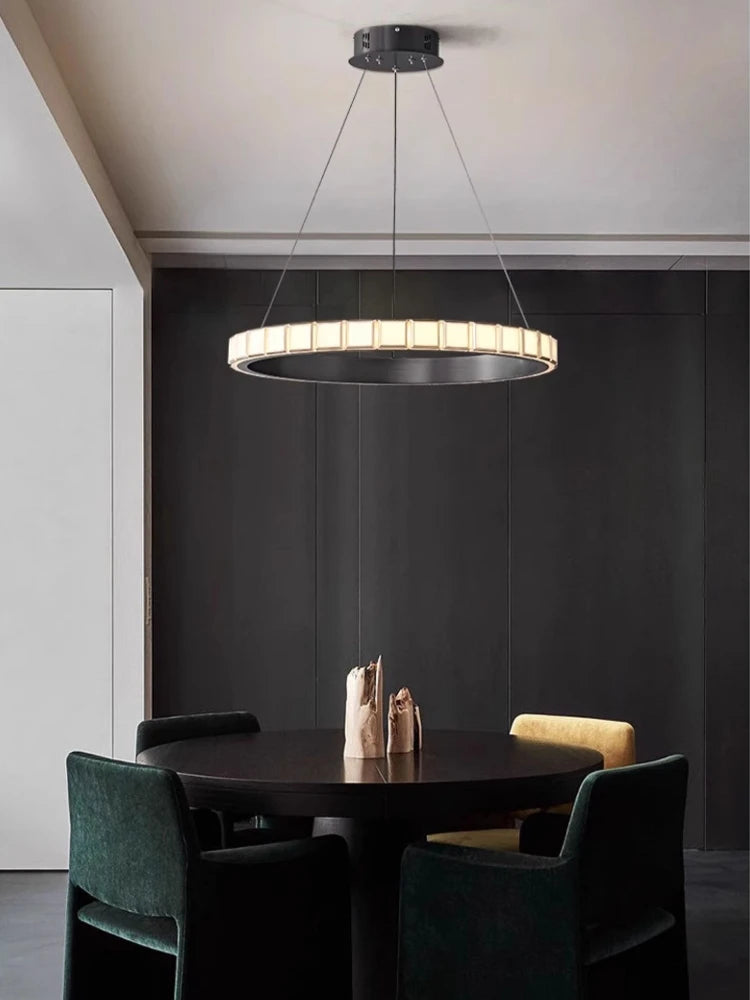 Minimalist aluminium and acrylic pendant light with modern elegant design - vue 4 sur 9
