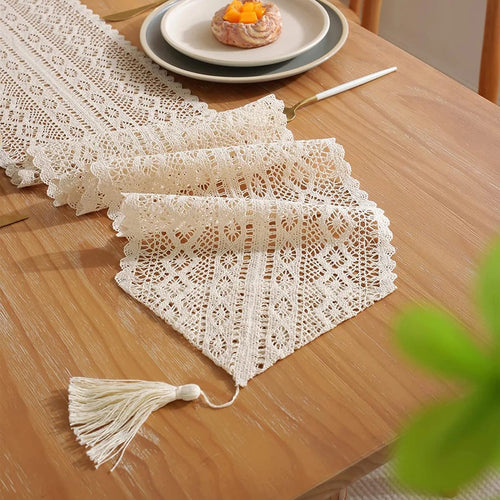 Boho crochet lace table runner with beige tassels - vue 5 sur 6