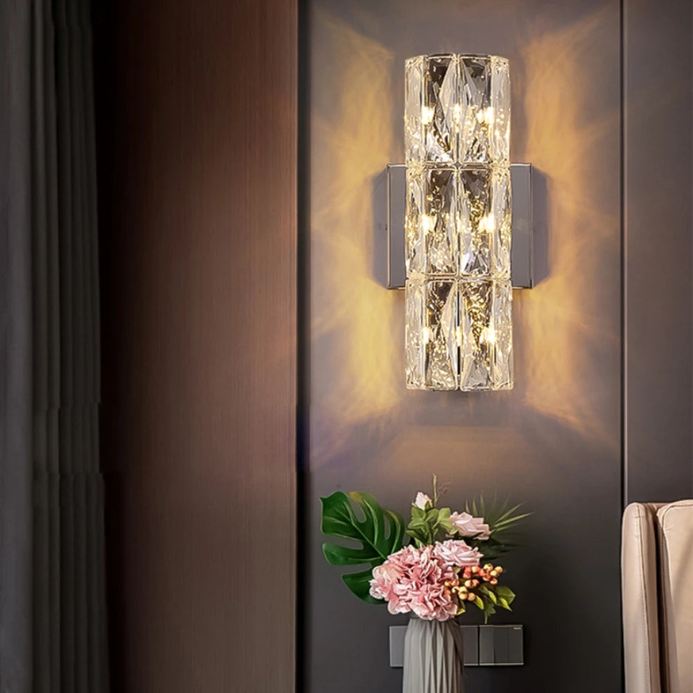 Modern crystal wall light for elegant interior decor - vue 3 sur 14