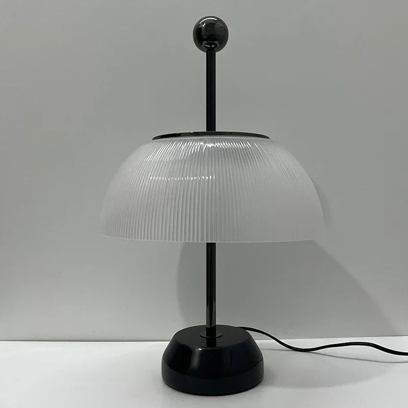 Elegant Italian retro desk lamp for modern interiors - vue 3 sur 8