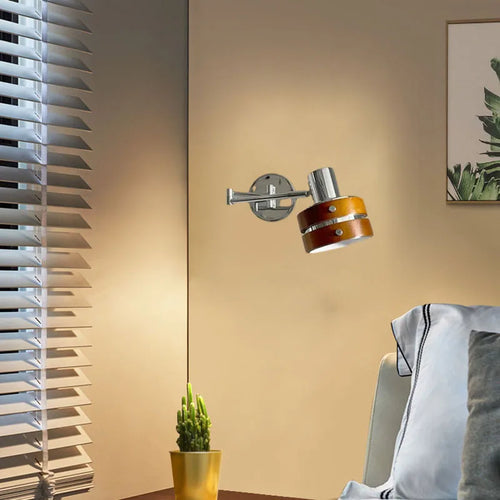 American style adjustable wall light with long wooden arm and chrome finish - vue 3 sur 6