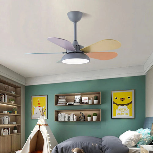 Modern LED ceiling fan with remote control and elegant wood design - vue 4 sur 8