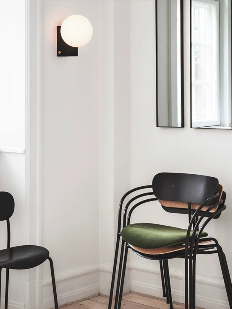Minimalist stainless steel wall light for modern interiors - vue 4 sur 10