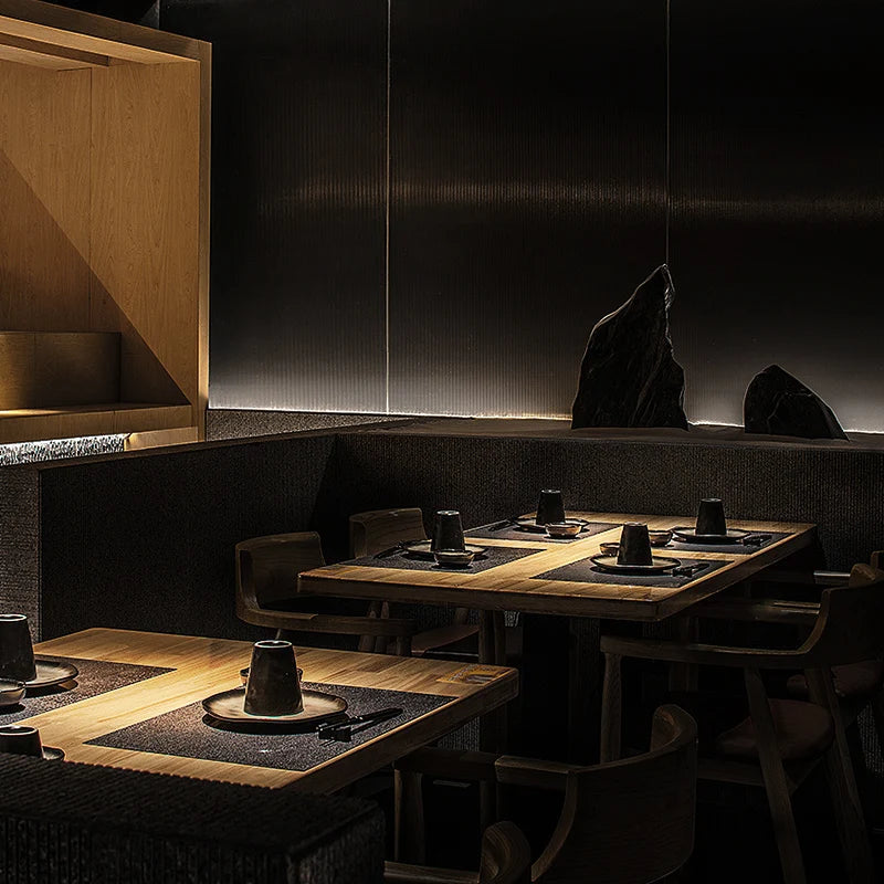 Surface mounted LED spotlight with narrow beam for restaurant decoration