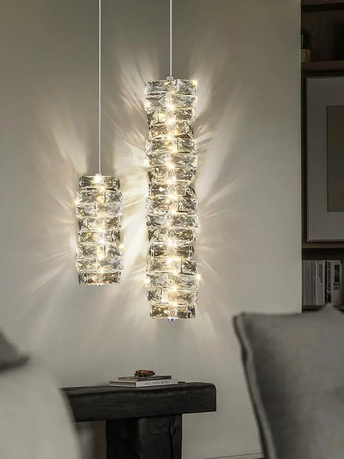 Modern lightweight crystal chandelier for elegant and contemporary interiors - vue 2 sur 9