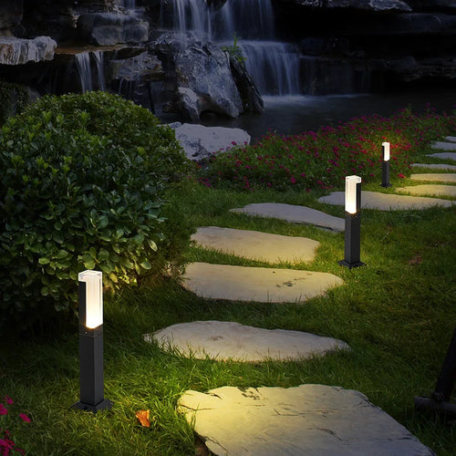 Modern aluminium garden lamp for outdoor lighting - vue 2 sur 8