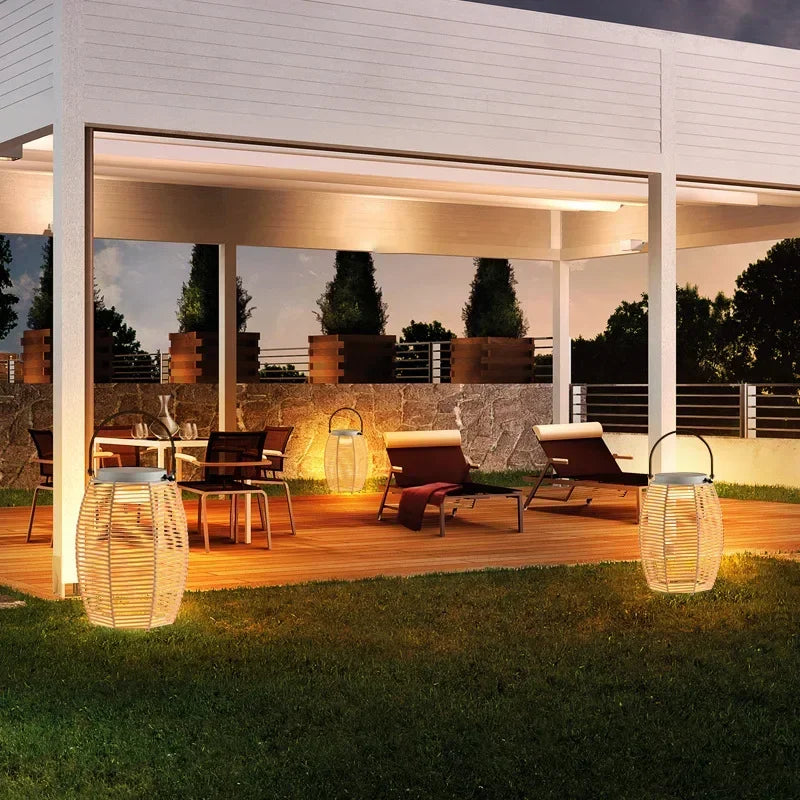 Modern solar outdoor lights for gardens and courtyards - vue 3 sur 8