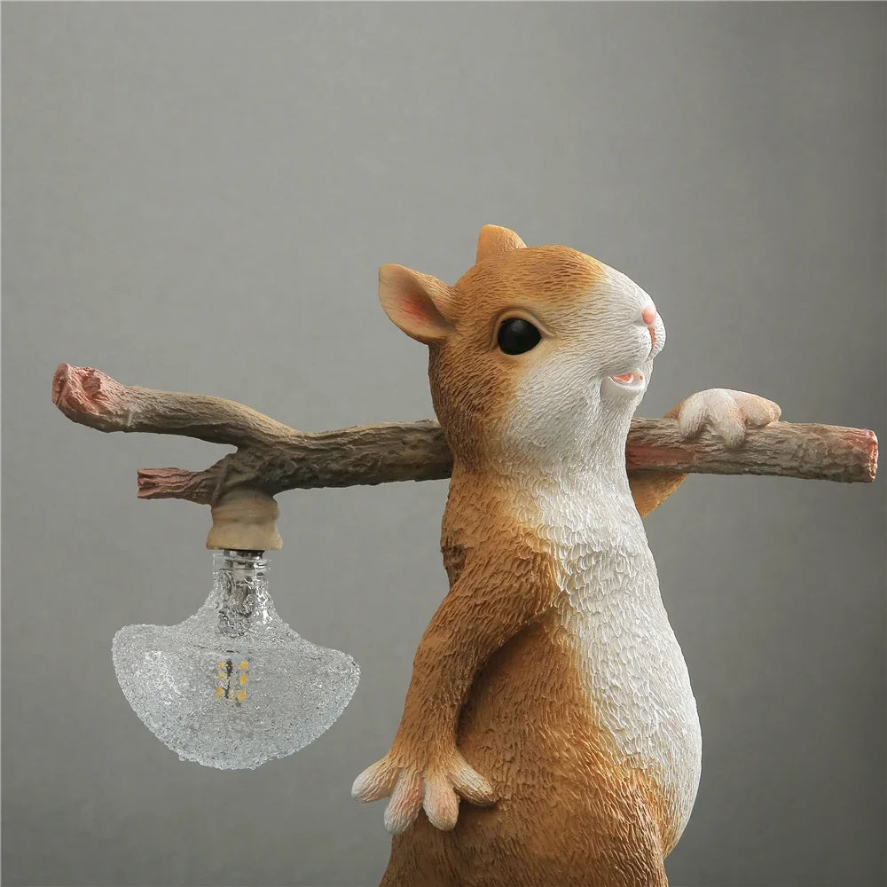 resin squirrel table lamp small decorative night light for children - vue 5 sur 8