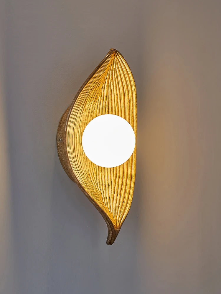 Creative resin wall light with decorative leaf motif