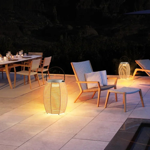 Modern solar outdoor lights for gardens and courtyards - vue 5 sur 8