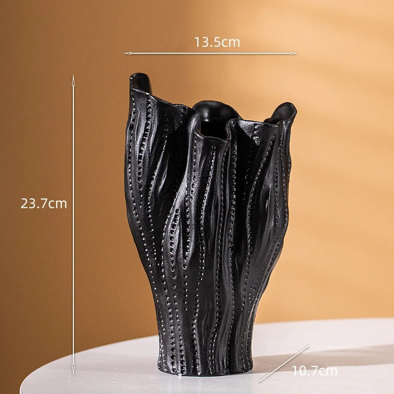 ceramic vase abstract craft for floral decoration - vue 11 sur 13