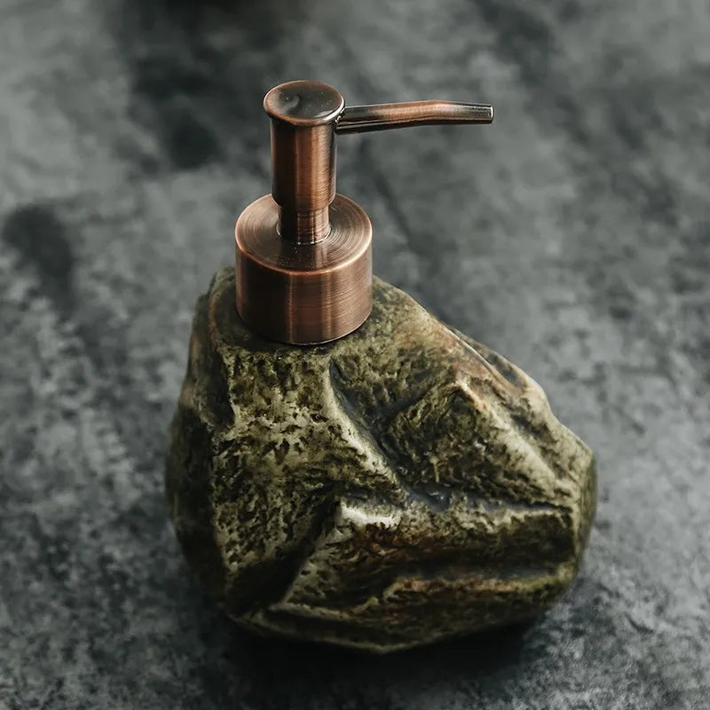 Realistic Ceramic Soap Dispenser - Stone-Like Hand Sanitizer Bottle with Pump, Luxury Shampoo and Shower Gel Refill Bottle - vue 1 sur 8