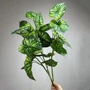 Set of 2 decorative artificial green plants in plastic