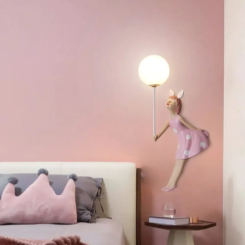 Pink resin princess wall lamp, decorative LED children's room light - vue 3 sur 8