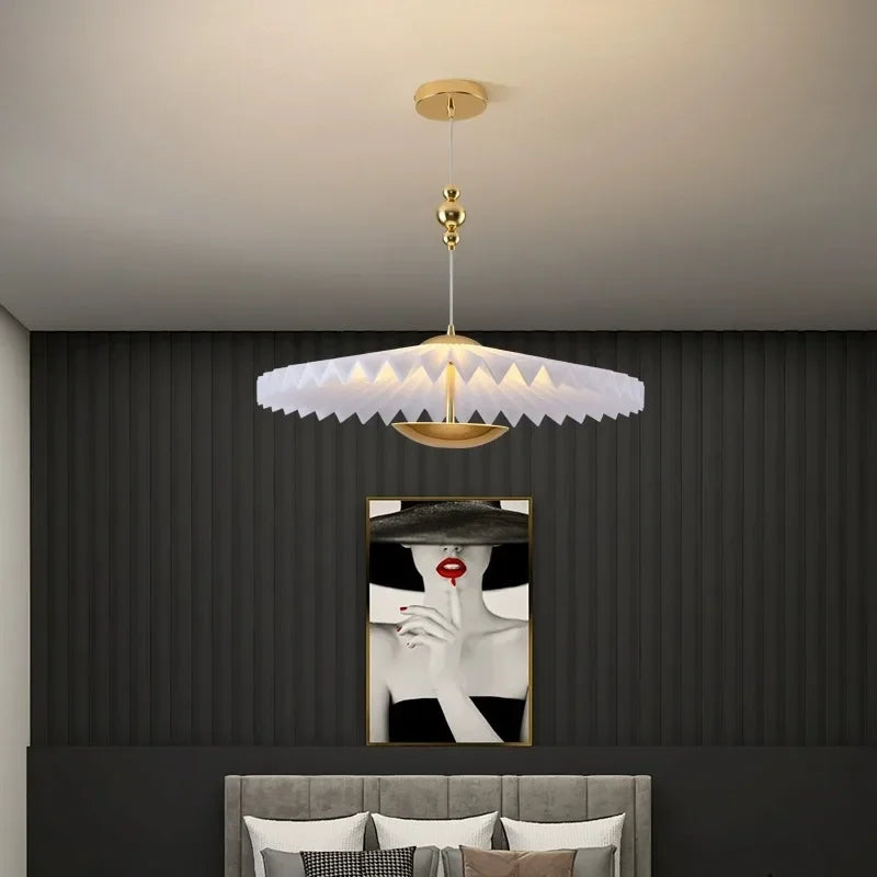 Minimalist pleated folding LED flying saucer pendant light - vue 3 sur 12