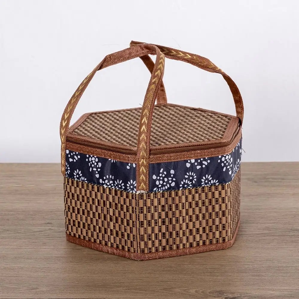 eco-friendly and foldable woven bamboo picnic basket - vue 3 sur 8