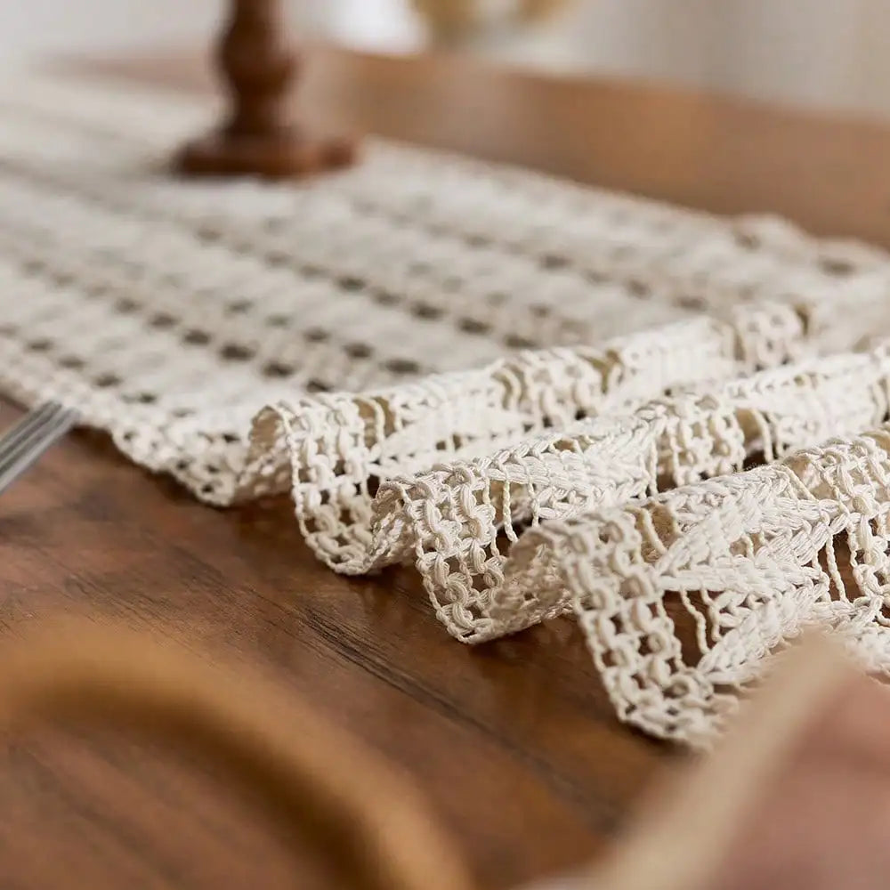 Beige boho table runner with tassels and geometric pattern - vue 6 sur 7