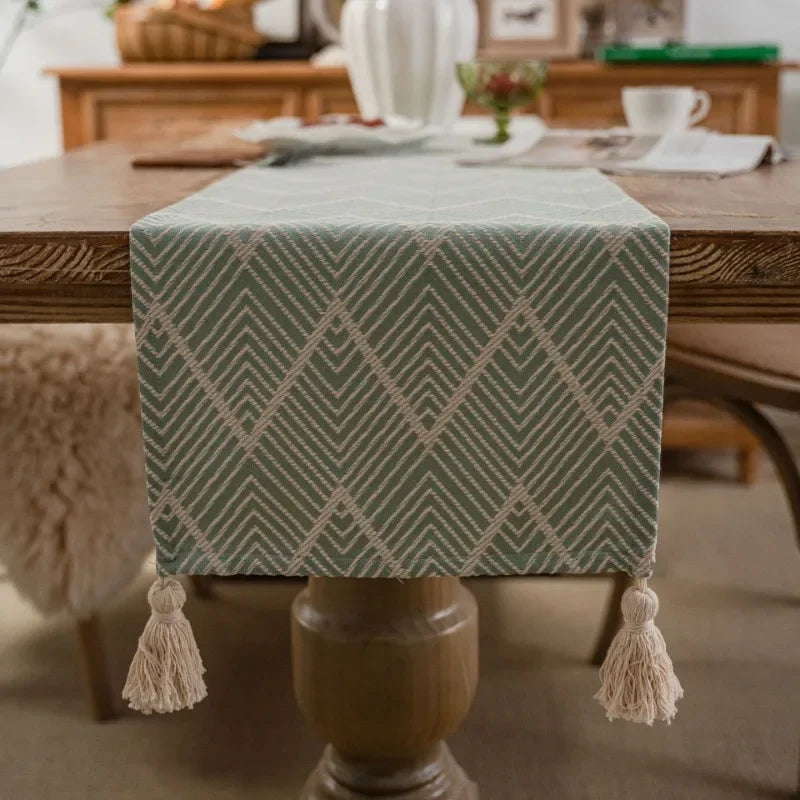 Boho beige table runner with geometric patterns and tassels - vue 4 sur 6