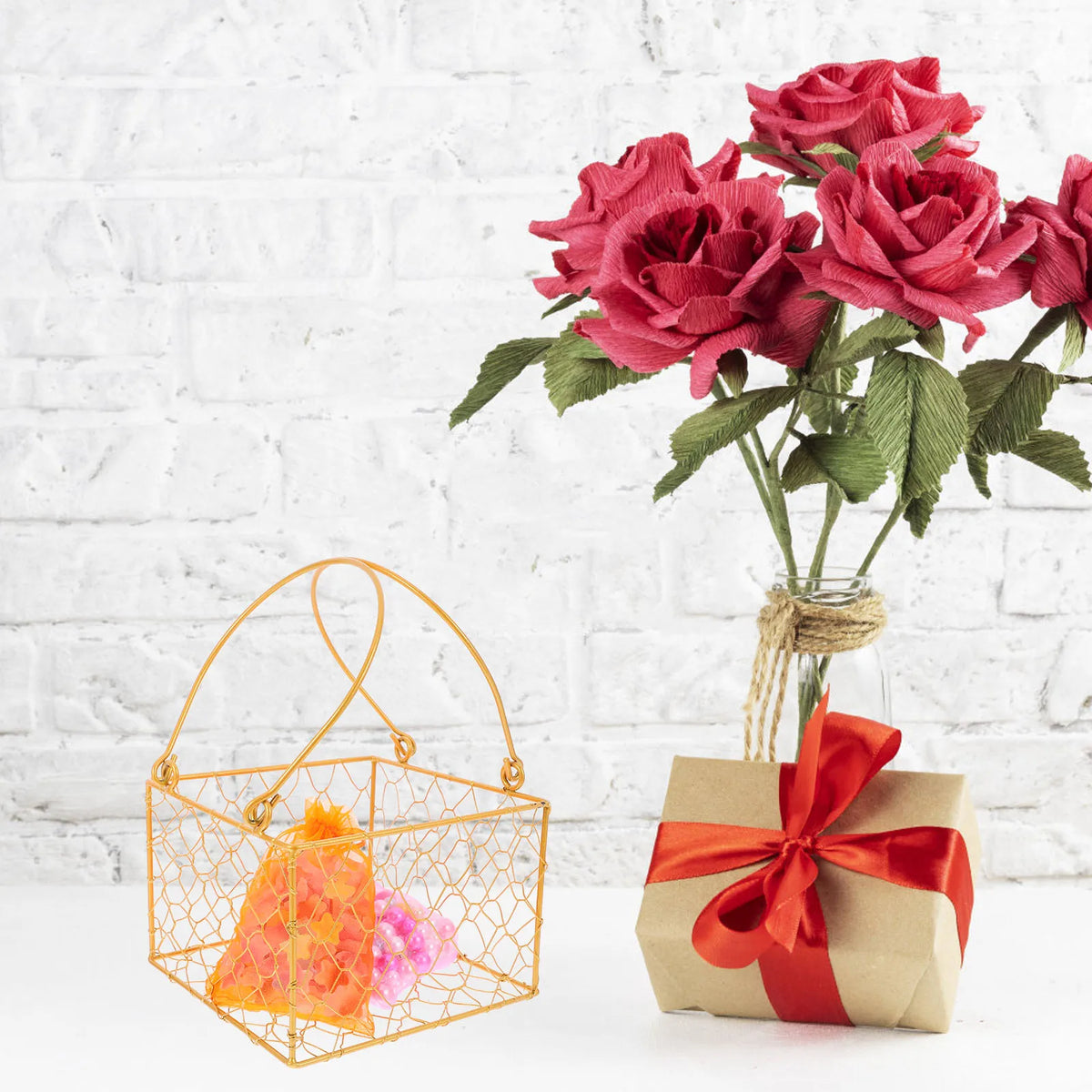 Metal hand basket for weddings with decorative handle - vue 6 sur 6