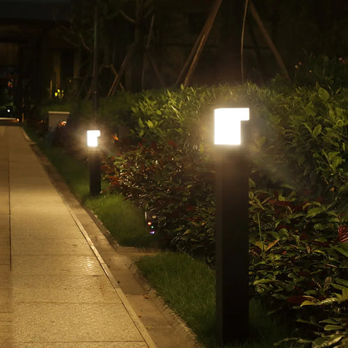 Modern waterproof outdoor lamp for garden and pathway - vue 2 sur 10
