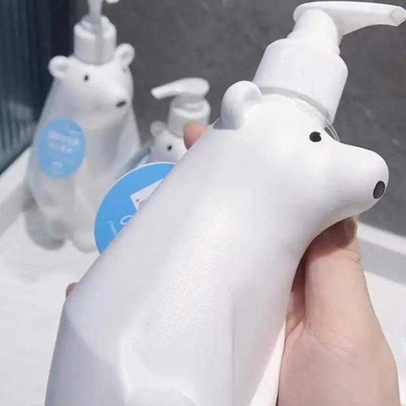 refillable polar bear lotion dispenser for bathroom - vue 6 sur 7