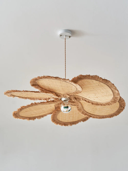 Artistic petal pendant light with woven flower design - vue 3 sur 8