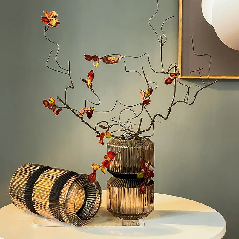 striped glass vase for elegant floral arrangement - vue 5 sur 9