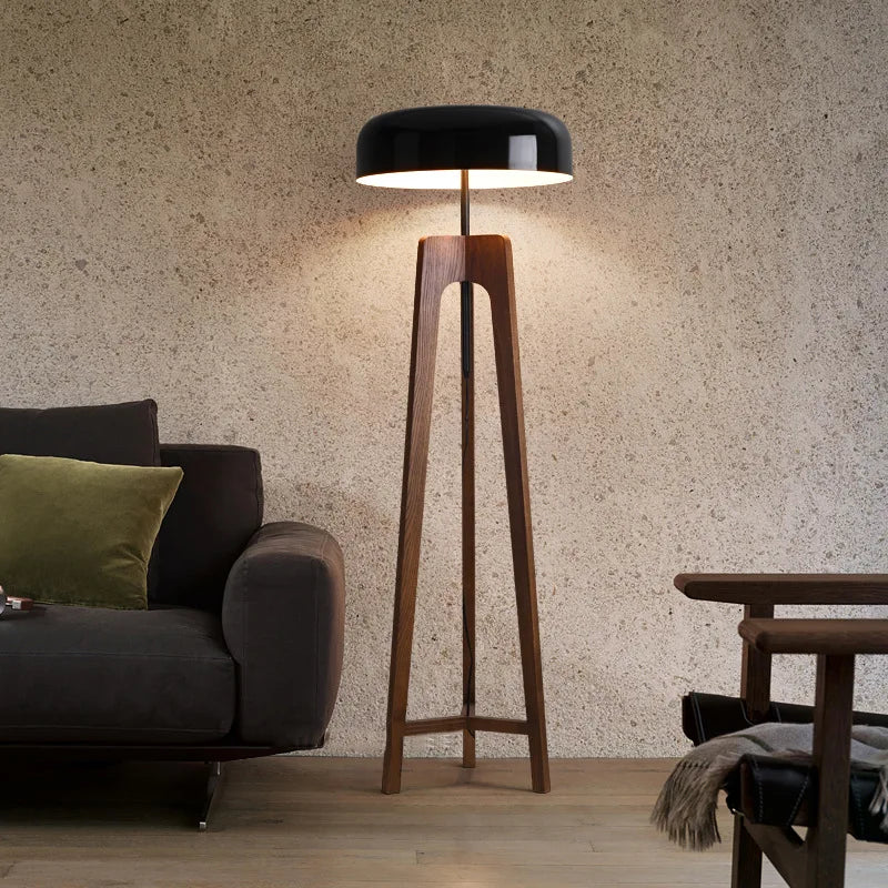 Pileo Porada – classic wooden floor lamp