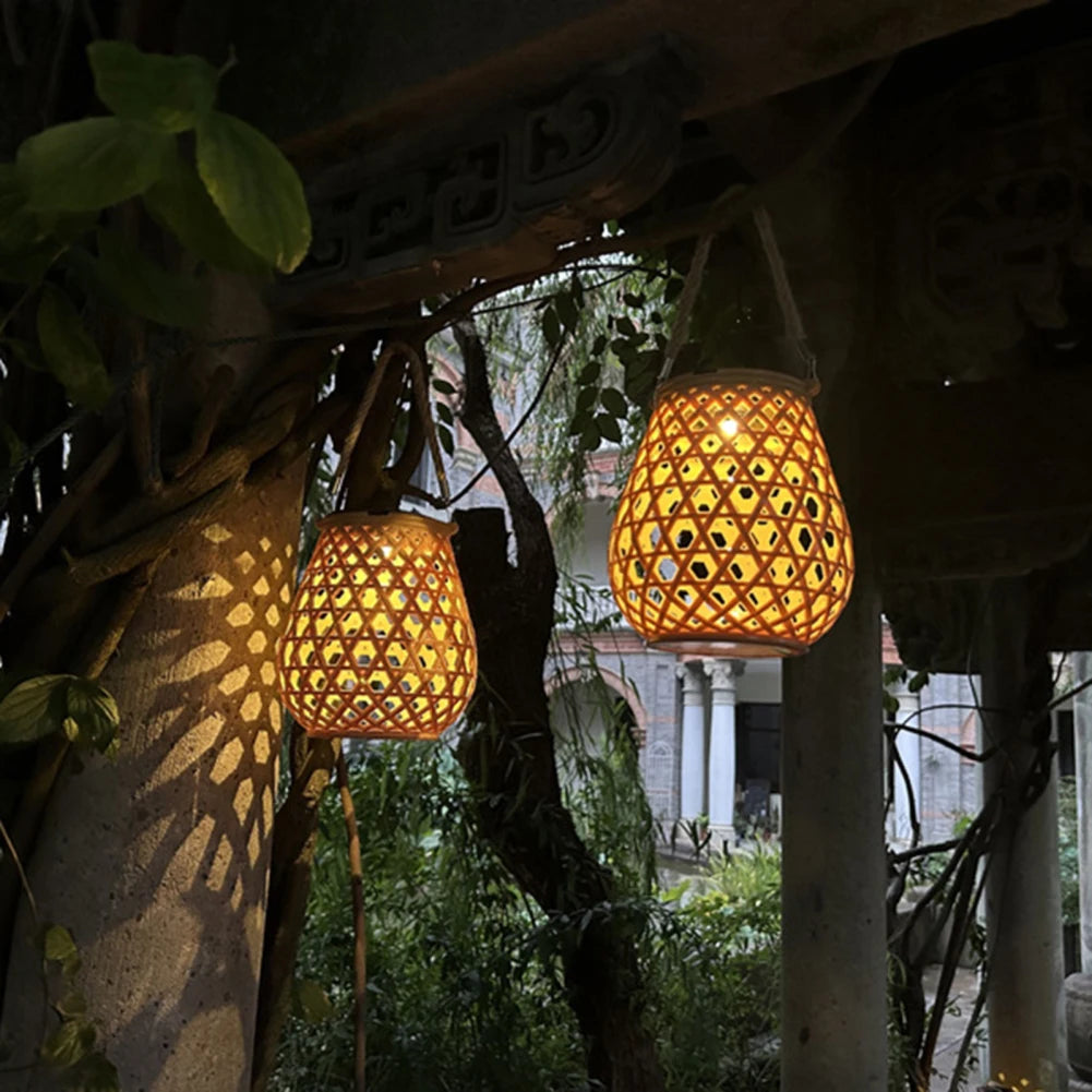 Decorative outdoor solar lantern with woven bamboo effect - vue 6 sur 7