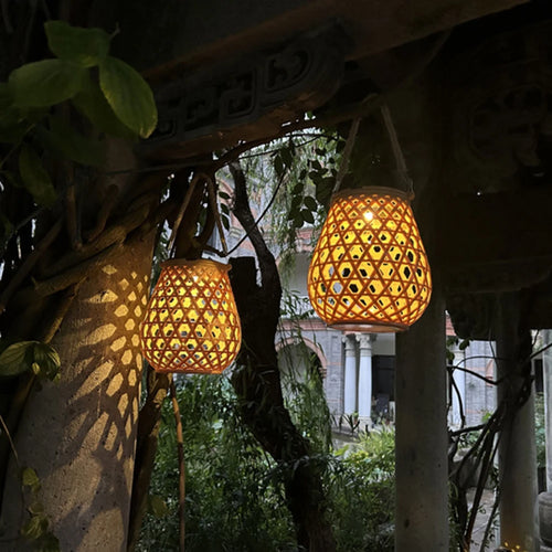 Decorative outdoor solar lantern with woven bamboo effect - vue 7 sur 7