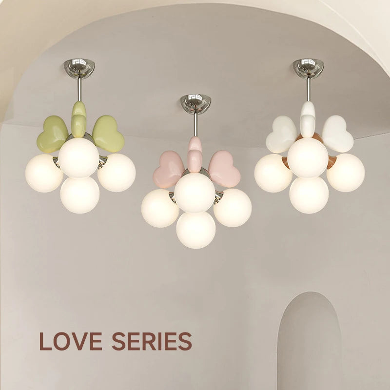 Princess chandelier with heart-shaped bubble for children's room - vue 4 sur 11