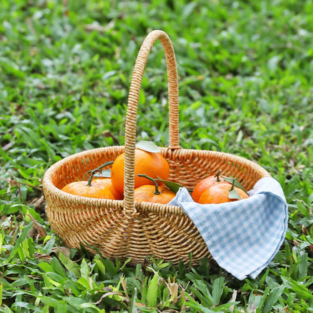 woven wicker basket for bread and food while traveling - vue 4 sur 7