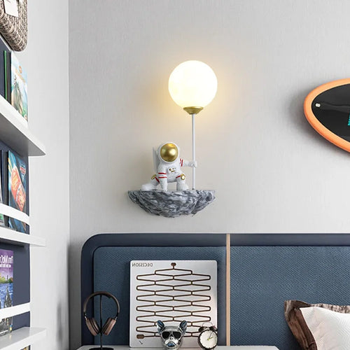 Cartoon astronaut wall lamp LED for children - vue 3 sur 13