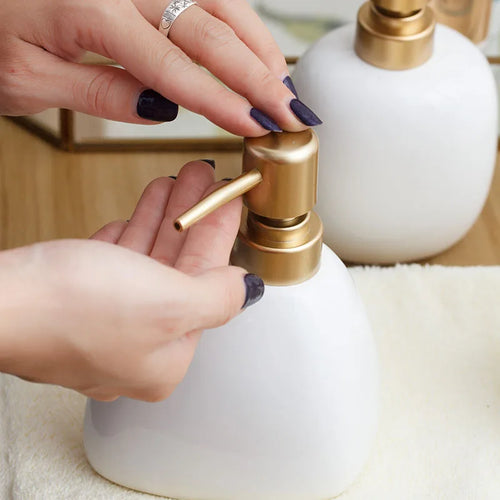 ceramic soap dispenser with gold pump for bathroom - vue 5 sur 17