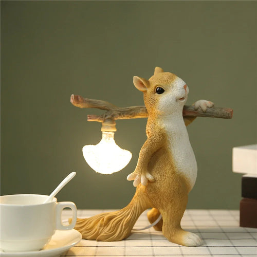 resin squirrel table lamp small decorative night light for children - vue 2 sur 8