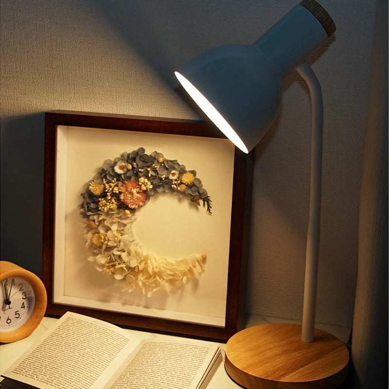 Adjustable desk reading lamp