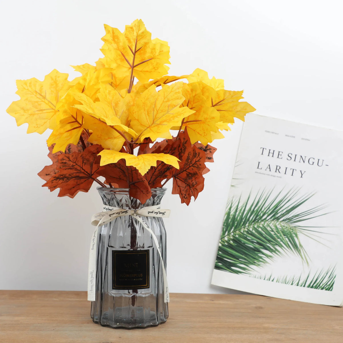 Artificial maple leaves for autumn and Halloween decoration - vue 3 sur 12