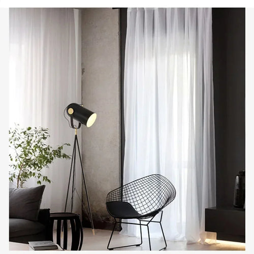 Danish design floor lamp with elegant nordic tripod - vue 3 sur 7