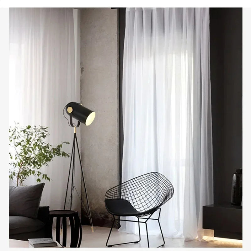Danish design floor lamp with elegant nordic tripod - vue 3 sur 7