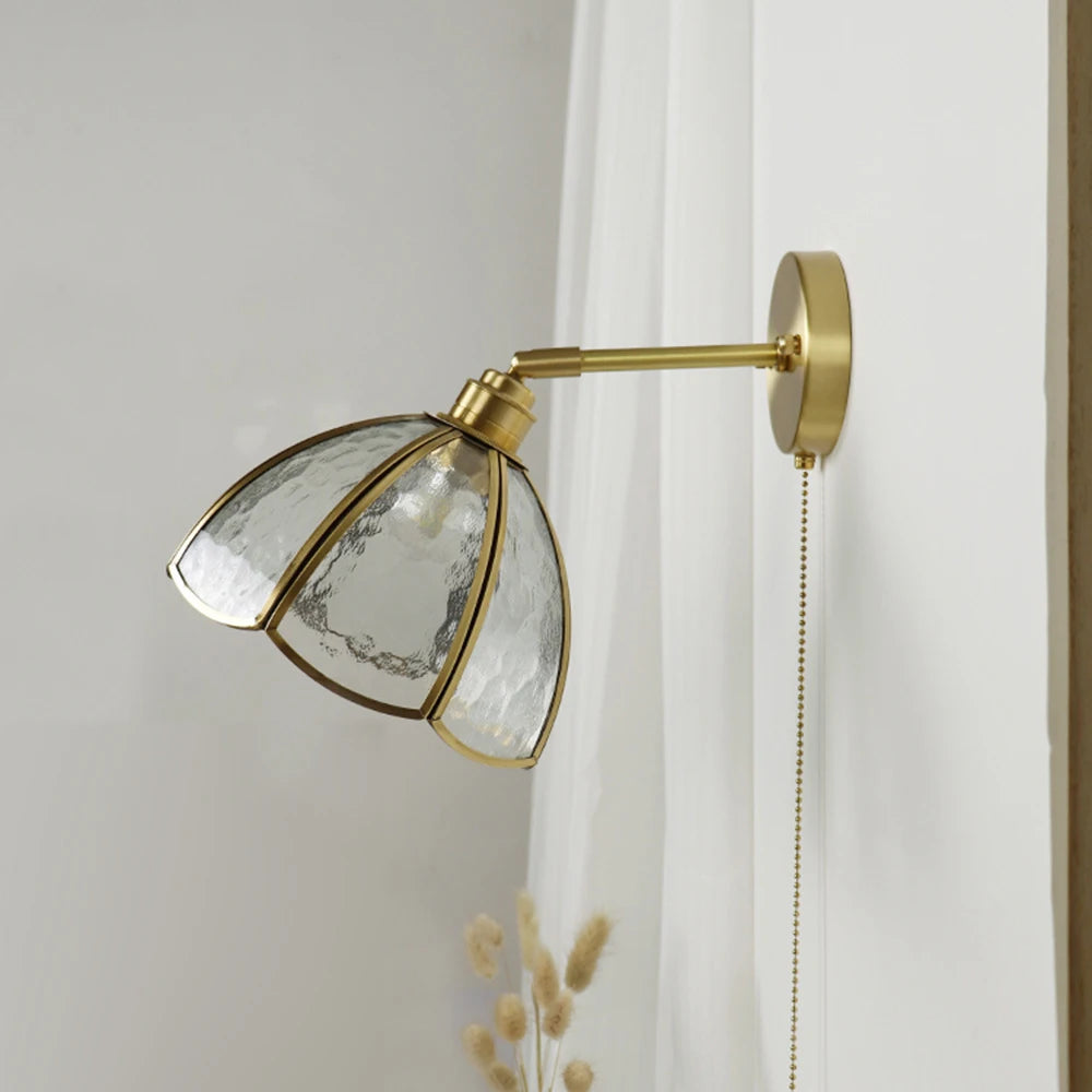 Elegant brass and glass wall light modern design with switch - vue 4 sur 8