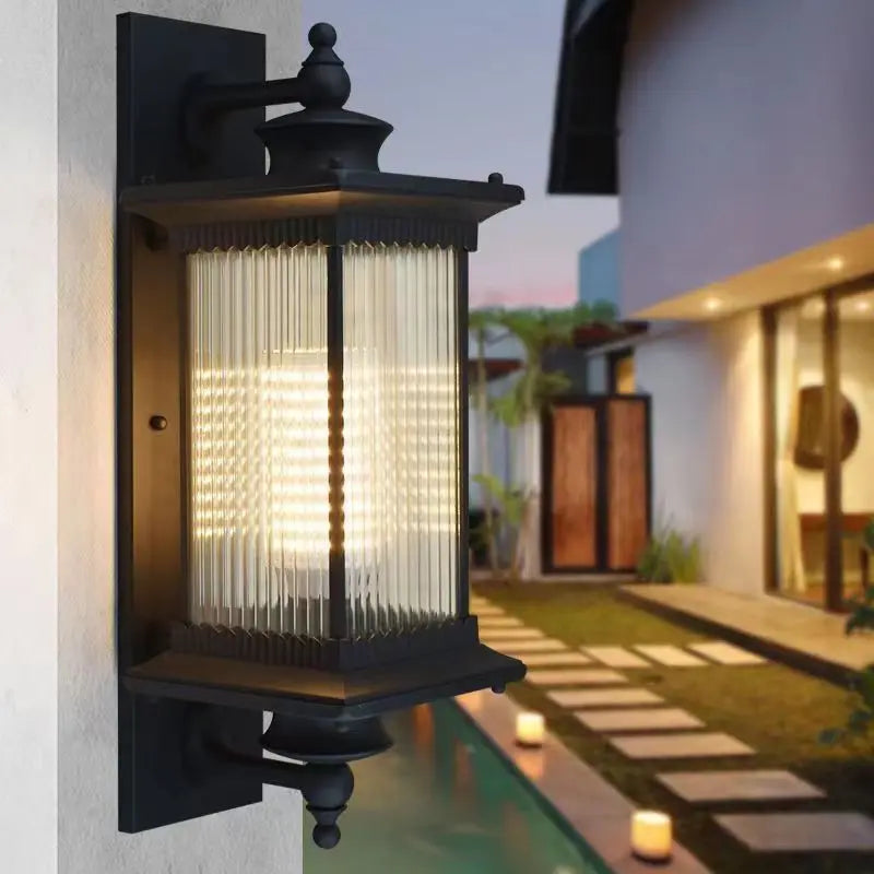 Waterproof aluminium outdoor wall light for garden and path - vue 4 sur 9